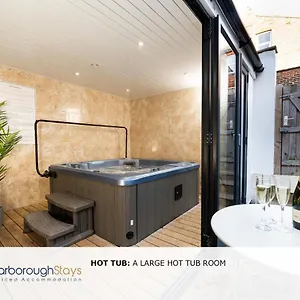 - Luxury Townhouse Ideal For Large Groups - Hot Tub Holiday home